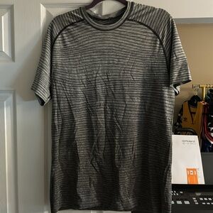 Men’s grey lulu lemon shirt large